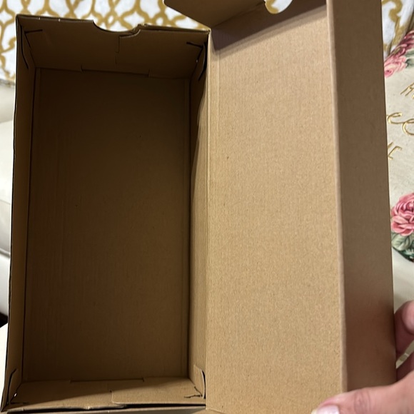 Empty UGG shoe box - Picture 4 of 5